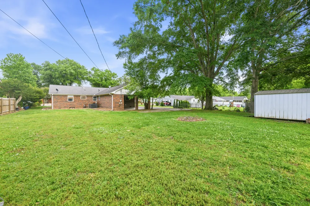 169 Dixie St Lexington, TN 38351