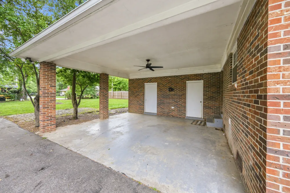 169 Dixie St Lexington, TN 38351