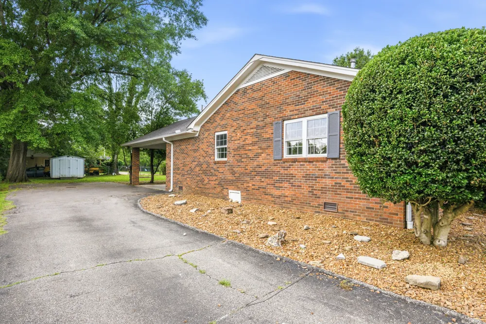 169 Dixie St Lexington, TN 38351