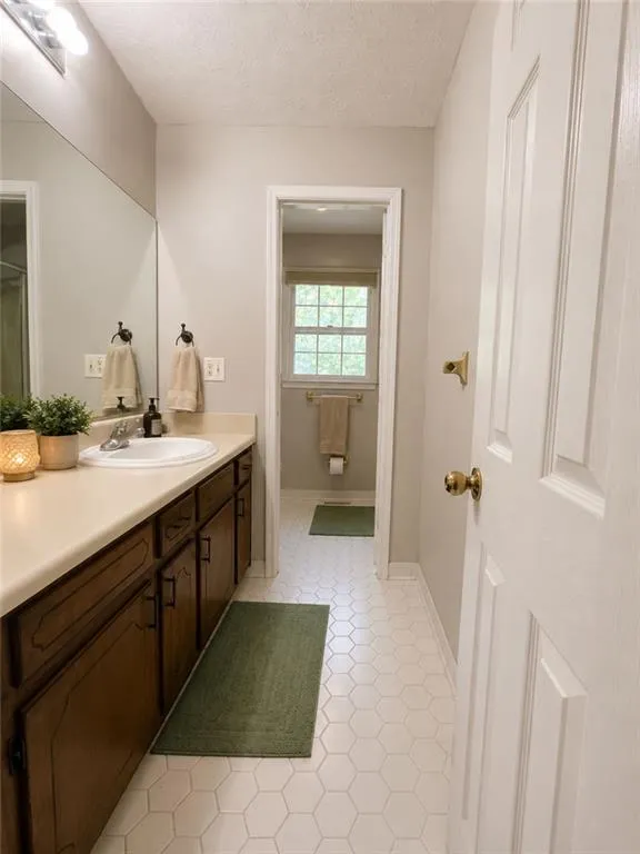 40 Flint Hill Drive Oxford, GA 30054