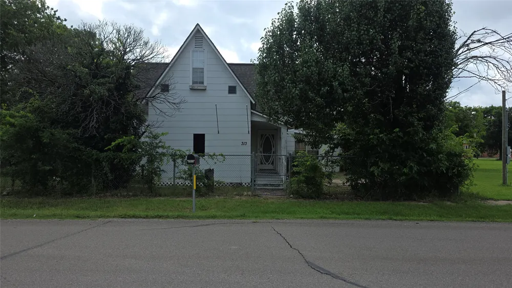 313 Pearl Street Trenton, TX 75490