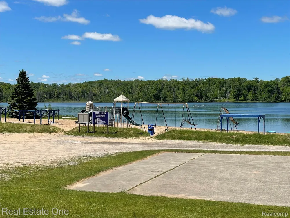 2596 E Fox Road Alcona Township, MI 48742