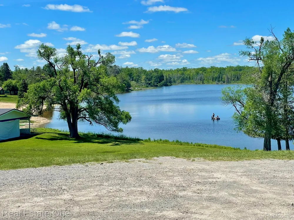 2596 E Fox Road Alcona Township, MI 48742