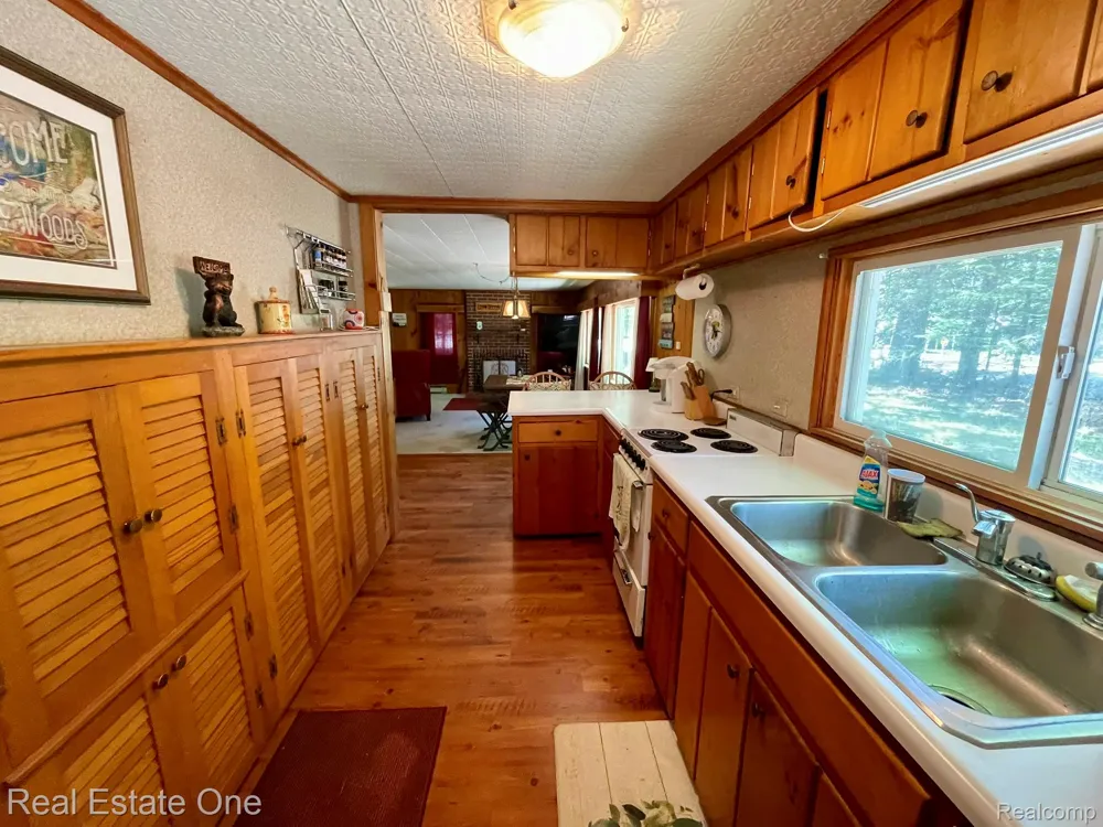 2596 E Fox Road Alcona Township, MI 48742