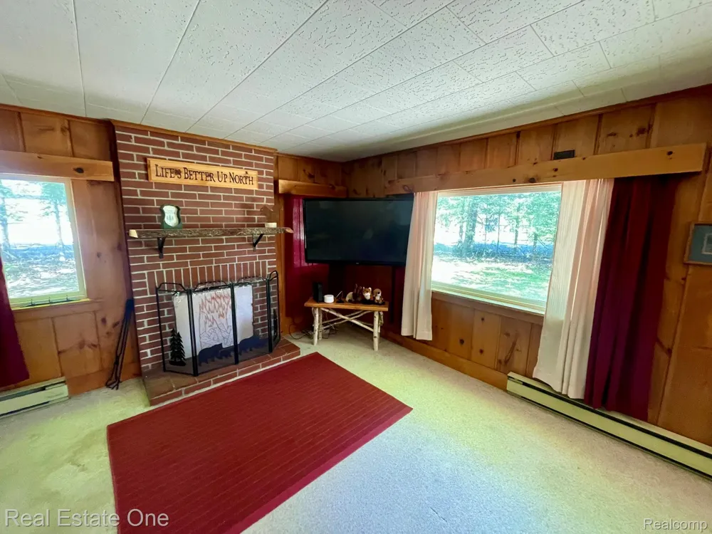 2596 E Fox Road Alcona Township, MI 48742