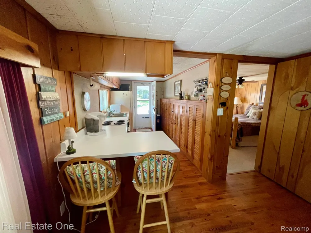 2596 E Fox Road Alcona Township, MI 48742