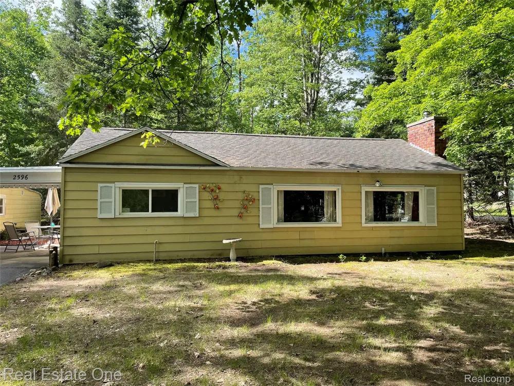 2596 E Fox Road Alcona Township, MI 48742
