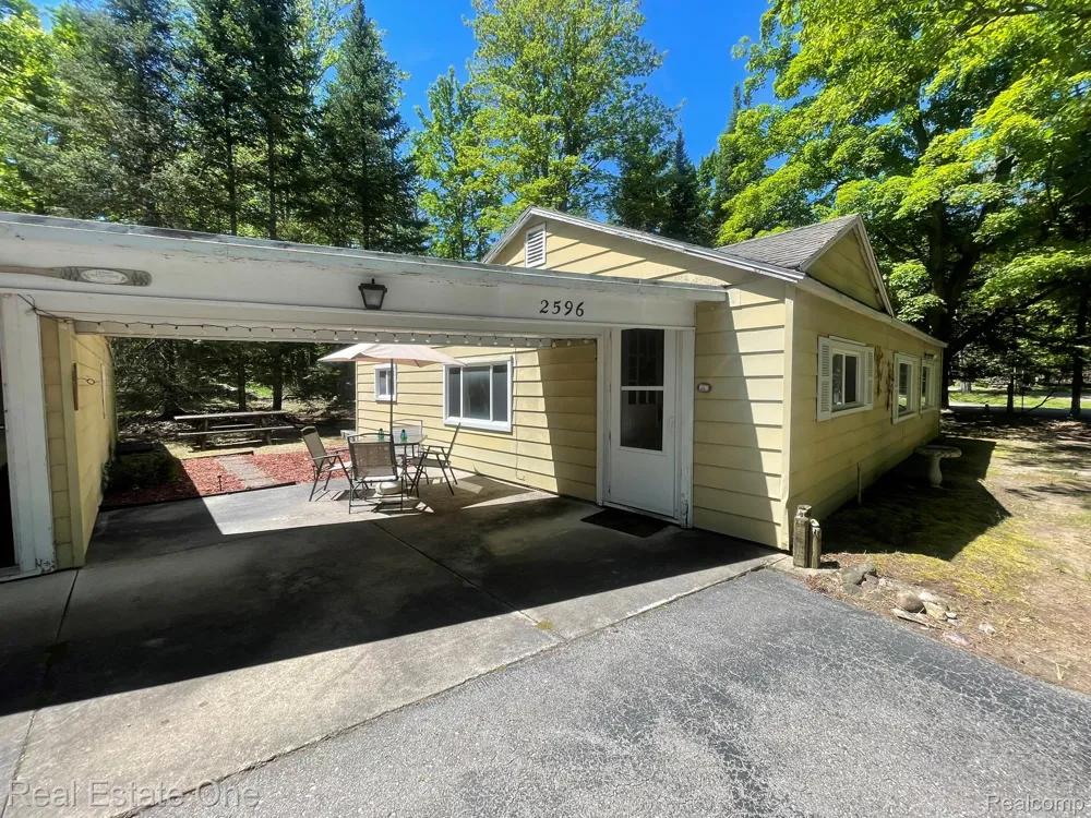 2596 E Fox Road Alcona Township, MI 48742