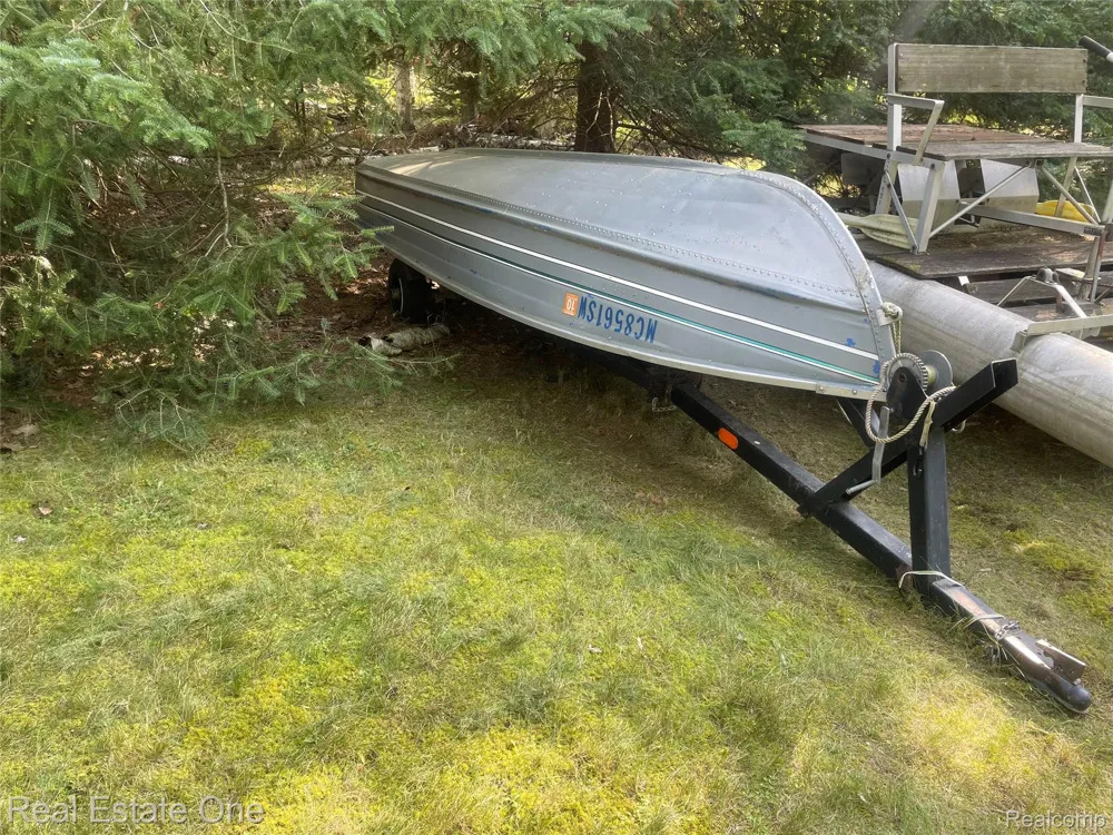 2596 E Fox Road Alcona Township, MI 48742