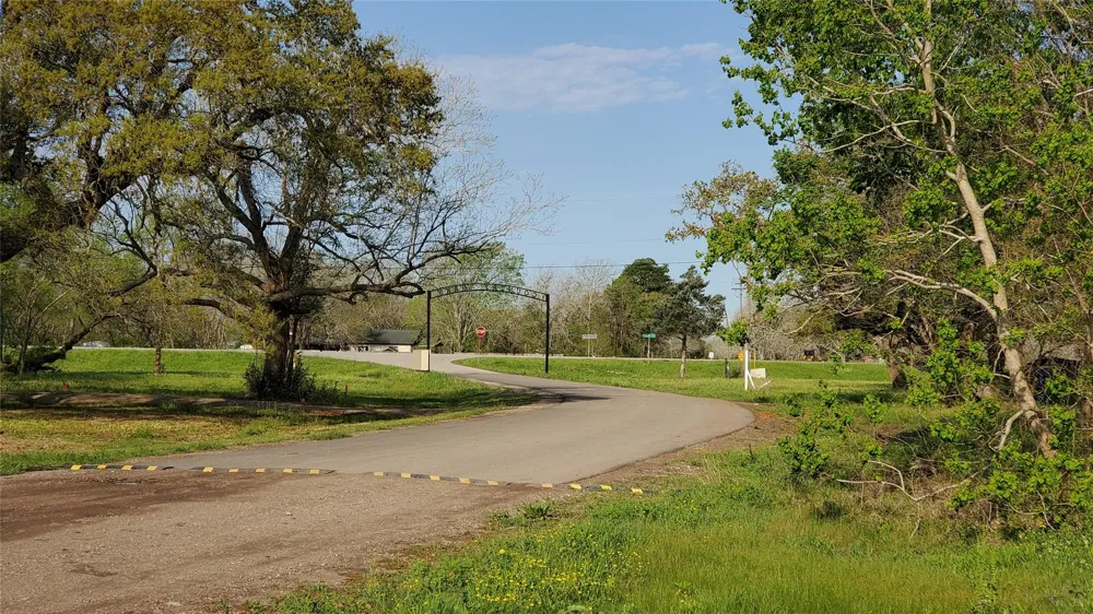105 Country Oaks Street Brazoria, TX 77422