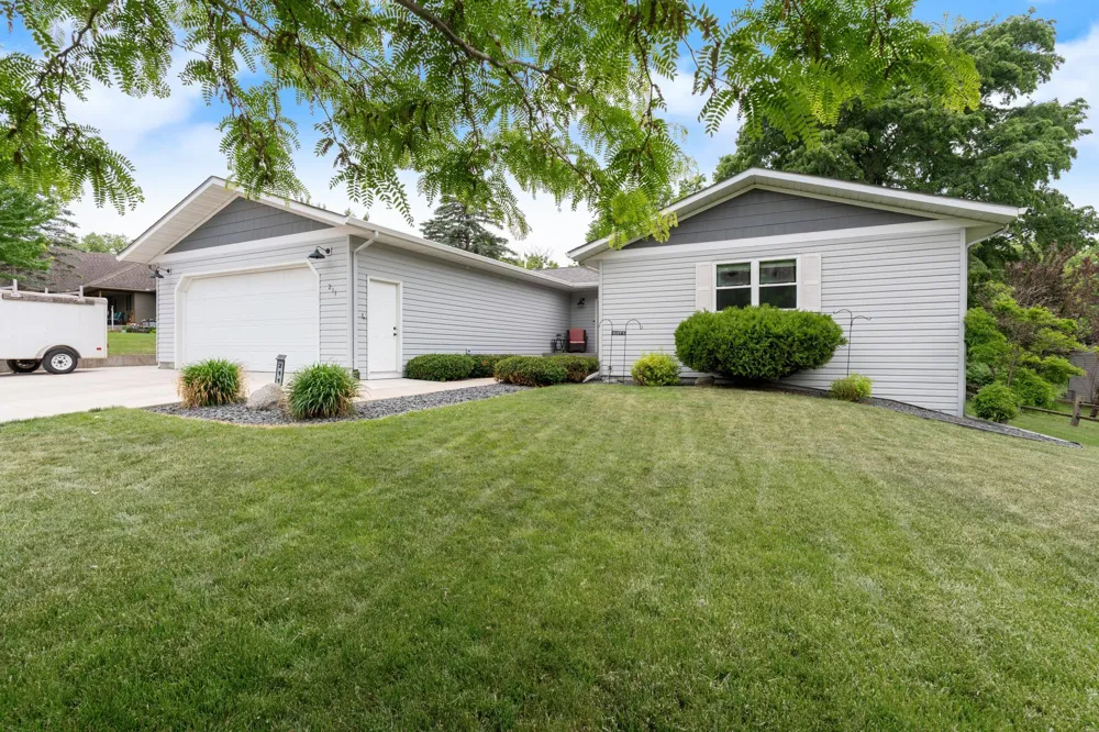 211 Sunrise Drive Medford, MN 55049