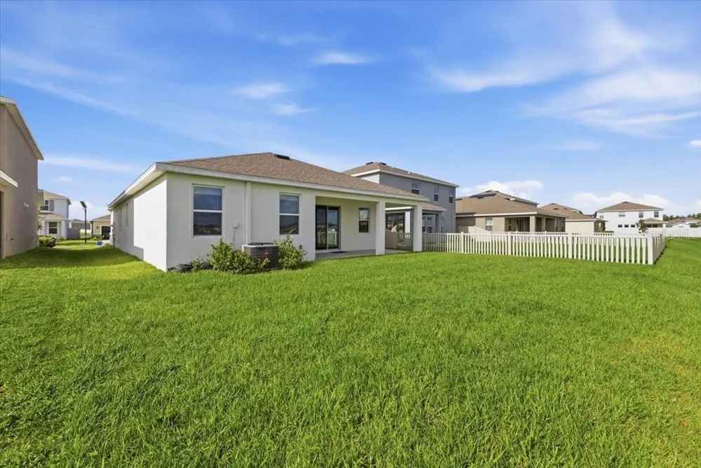 1413 TROPICAL OASIS AVENUE Plant City, FL 33565