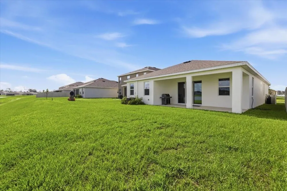 1413 TROPICAL OASIS AVENUE Plant City, FL 33565