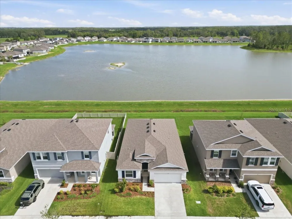 1413 TROPICAL OASIS AVENUE Plant City, FL 33565