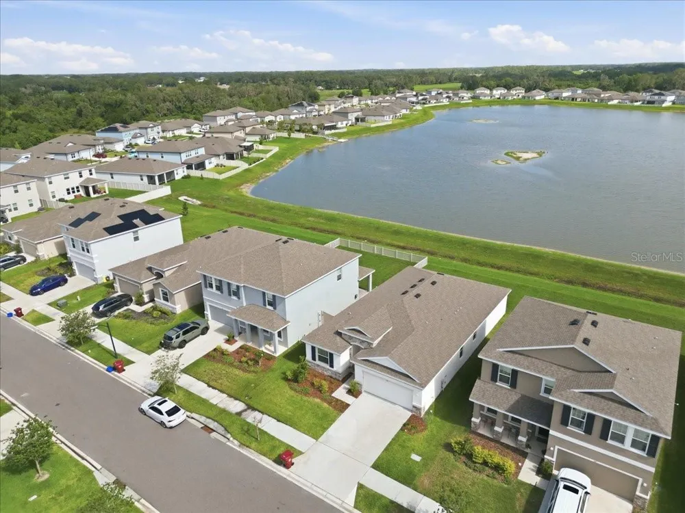 1413 TROPICAL OASIS AVENUE Plant City, FL 33565