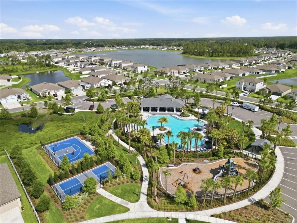 1413 TROPICAL OASIS AVENUE Plant City, FL 33565
