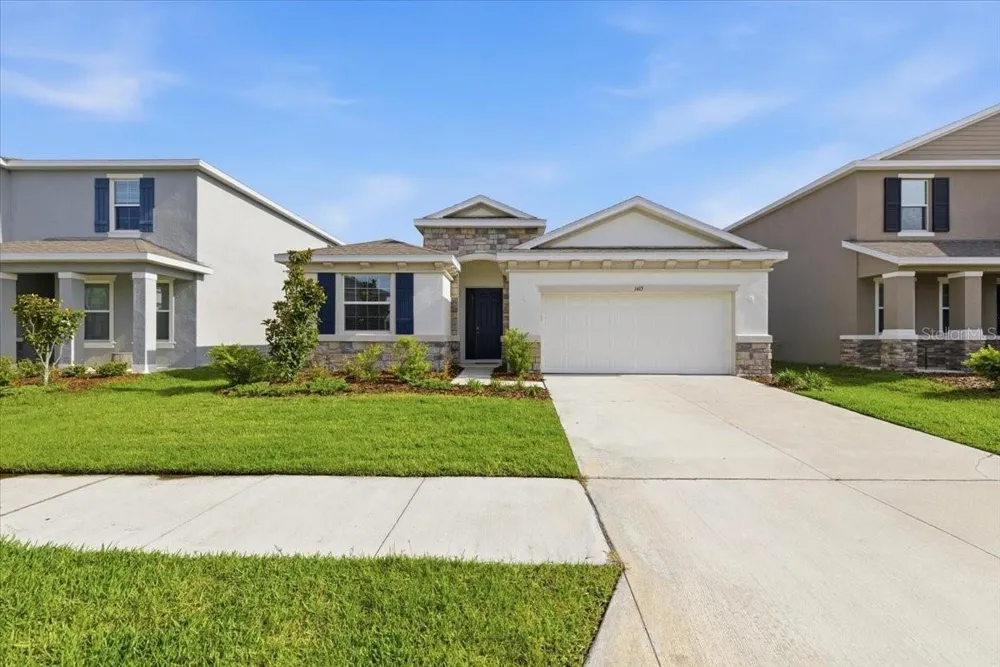 1413 TROPICAL OASIS AVENUE Plant City, FL 33565
