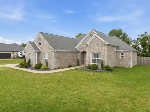 460 Connor Ln