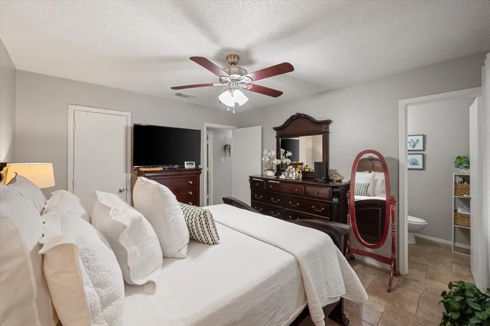 6060 CR 3925 Athens, TX 75752