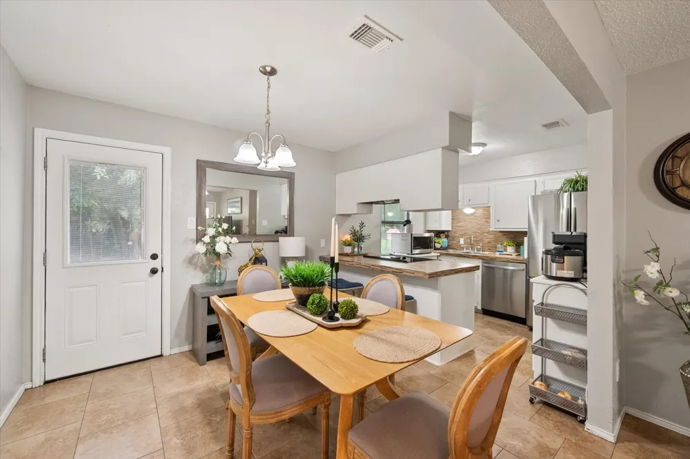6060 CR 3925 Athens, TX 75752