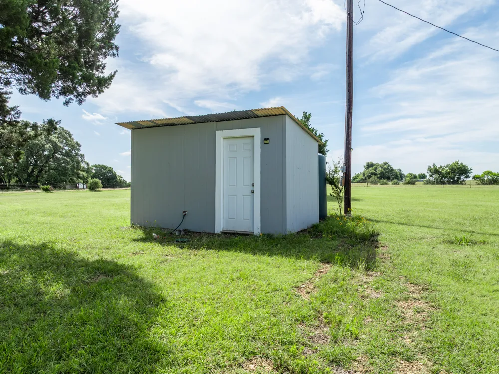 199 Apache Springs Road Briggs, TX 78608