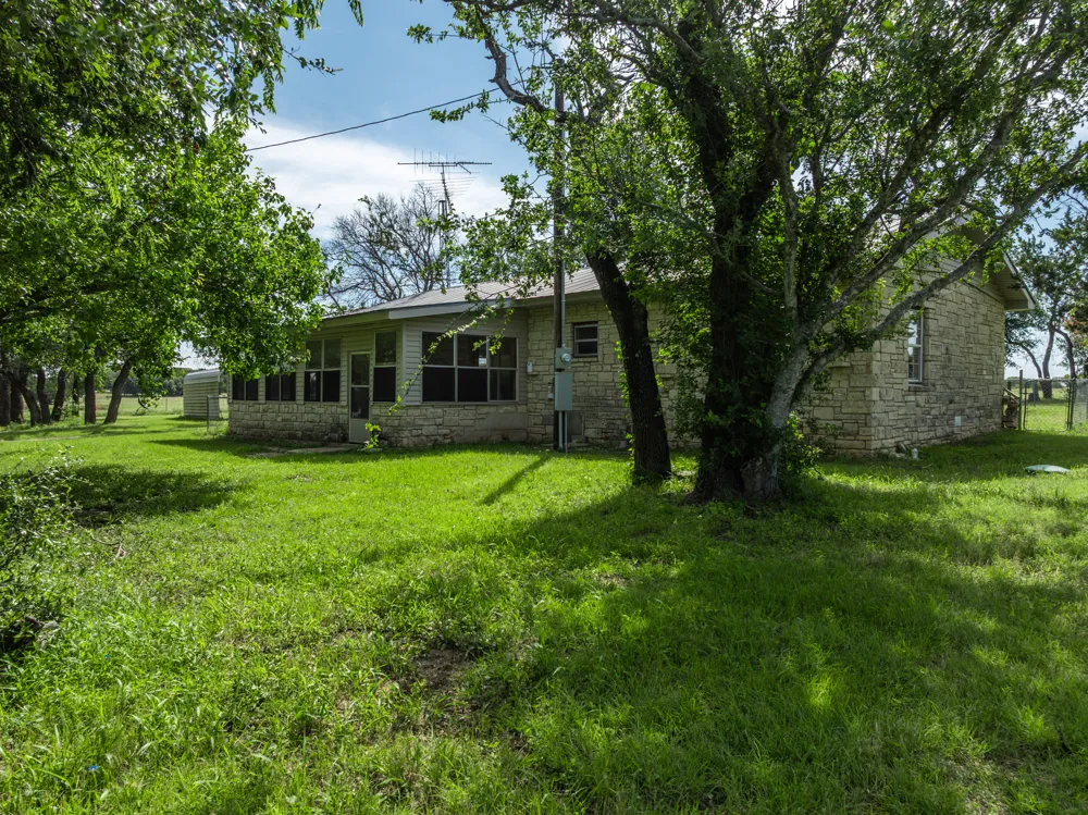 199 Apache Springs Road Briggs, TX 78608