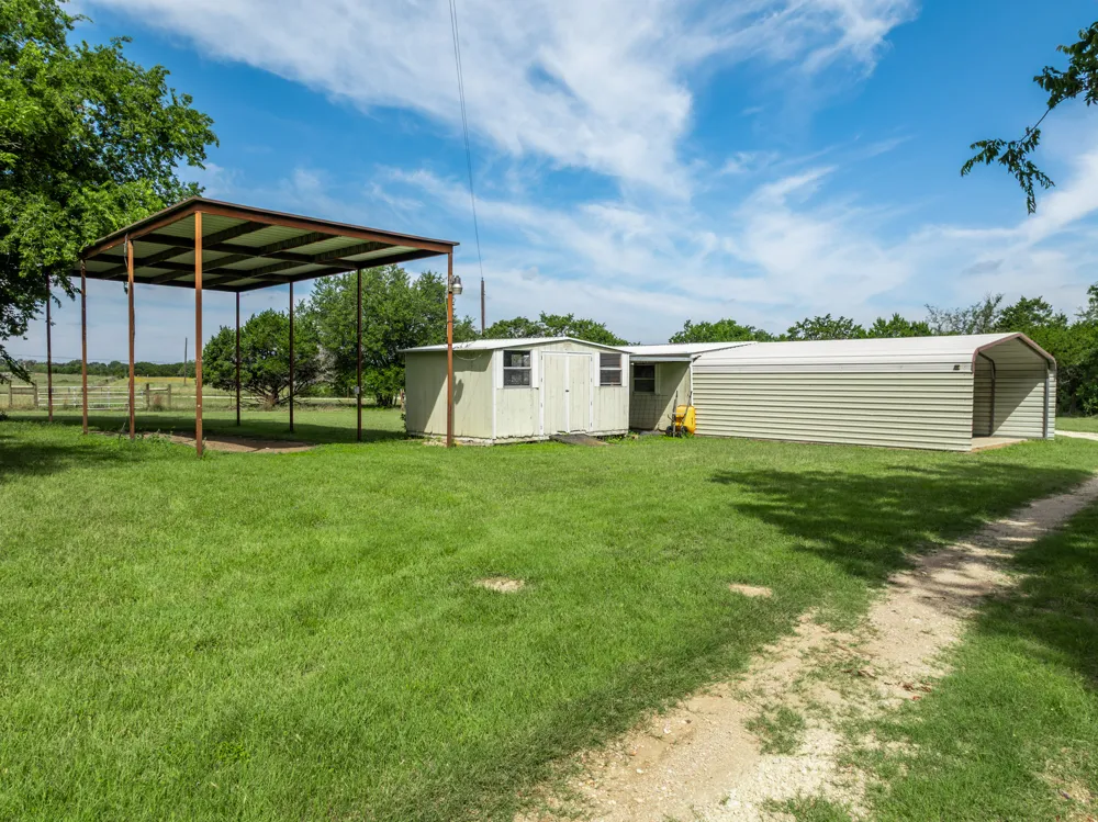 199 Apache Springs Road Briggs, TX 78608