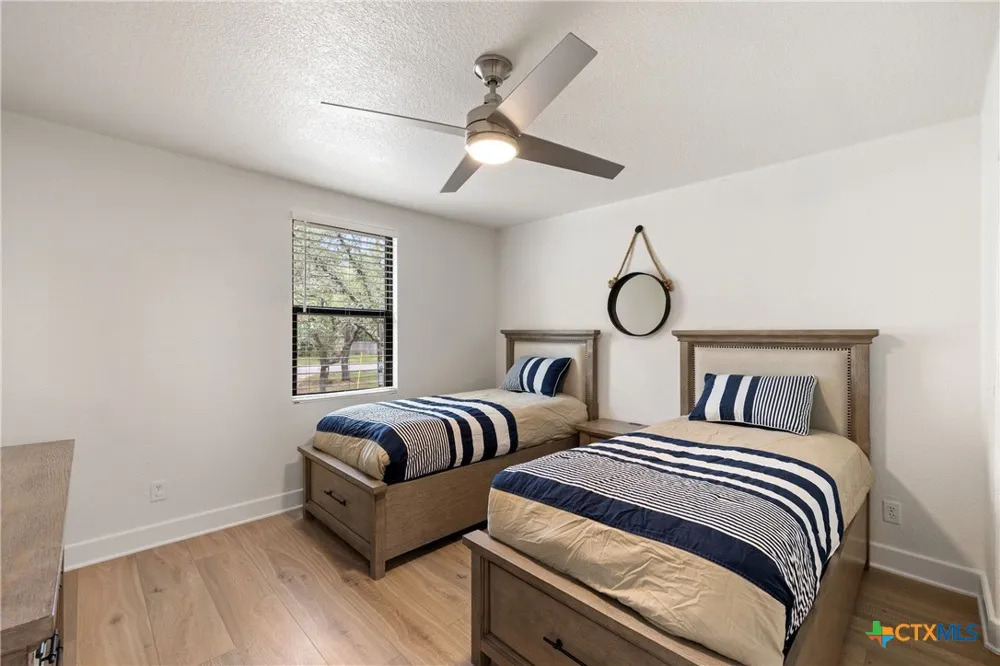 607 Liveoak Drive Johnson City, TX 78636