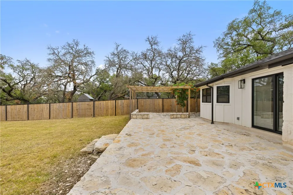 607 Liveoak Drive Johnson City, TX 78636