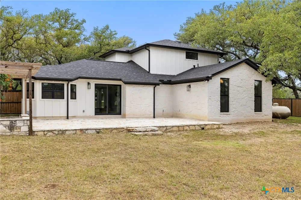 607 Liveoak Drive Johnson City, TX 78636