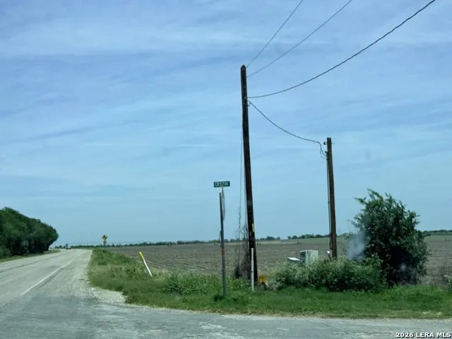 1 ACRE FM 471 Natalia, TX 78059