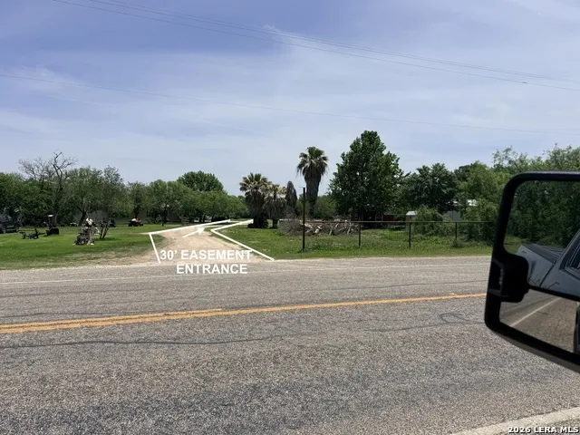 1 ACRE FM 471 Natalia, TX 78059