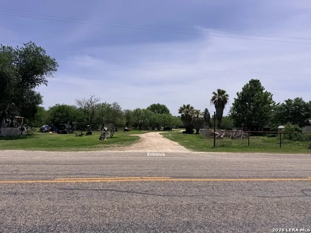 1 ACRE FM 471 Natalia, TX 78059