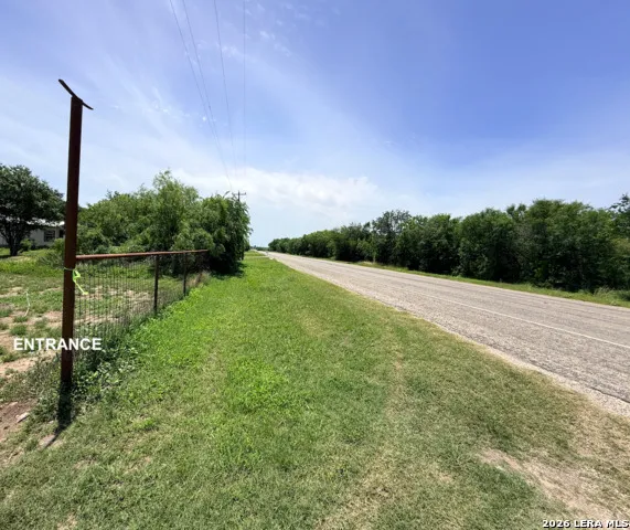 1 ACRE FM 471 Natalia, TX 78059