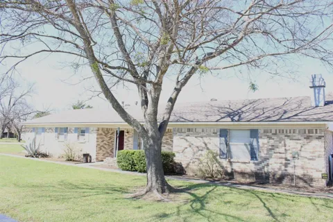 110 E Vanston Lane