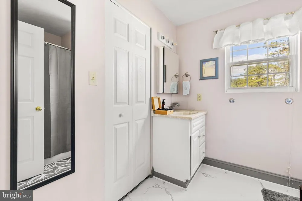 20 HALL HIGHWAY Crisfield, MD 21817