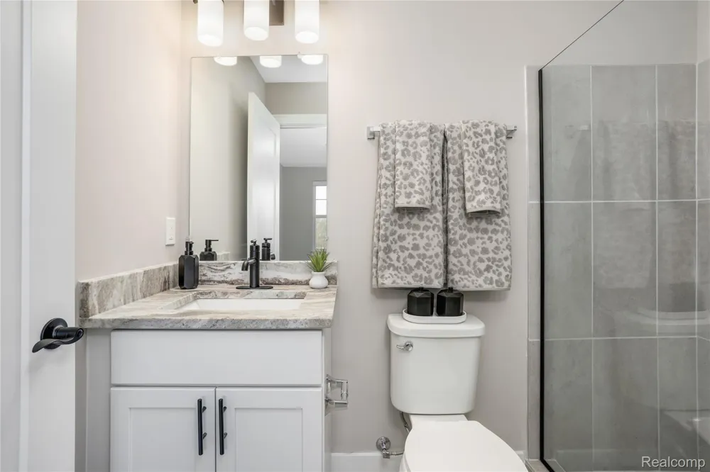 29989 Center Street #8 Lyon Charter Township, MI 48165