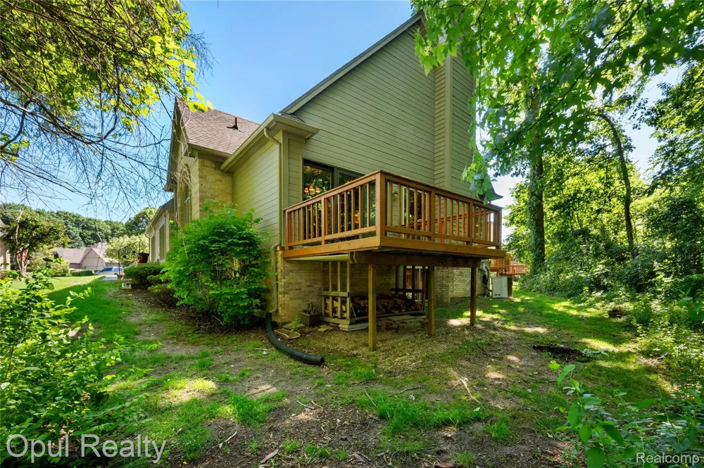 24585 Edgewood Drive Novi City, MI 48374