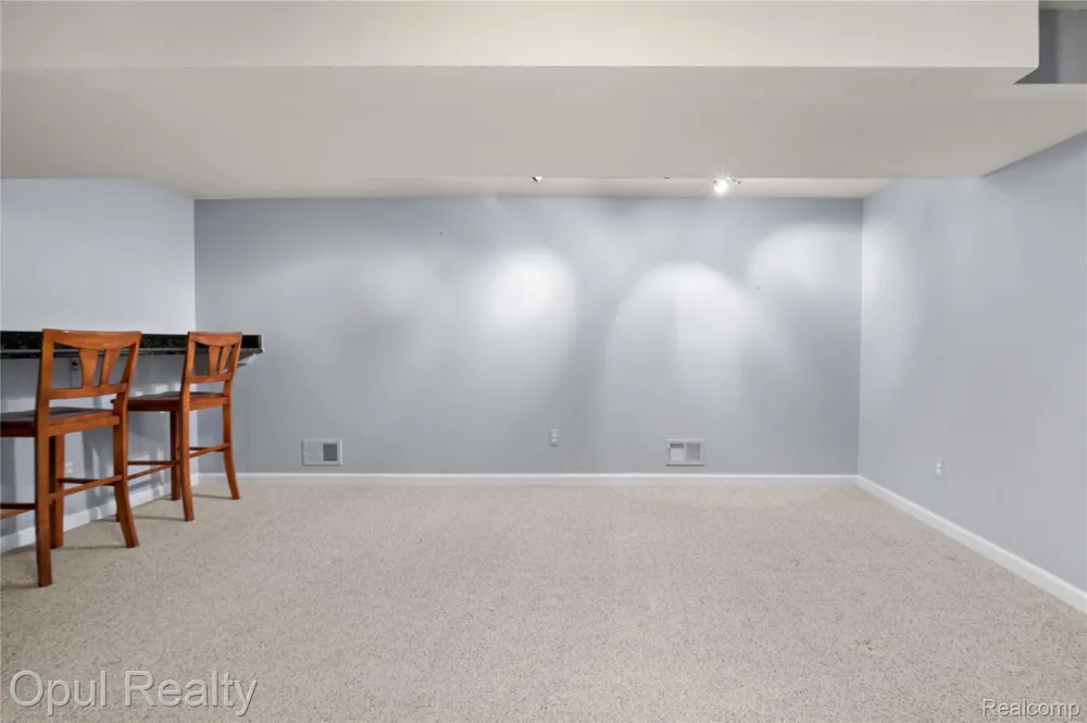 24585 Edgewood Drive Novi City, MI 48374