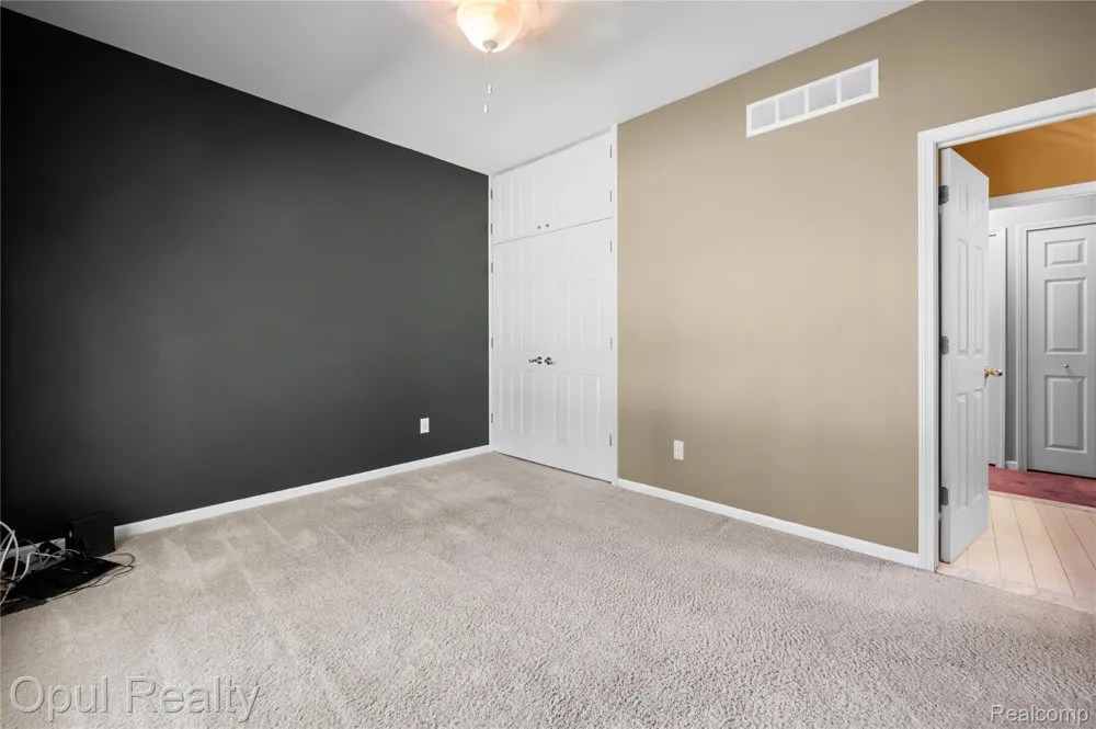 24585 Edgewood Drive Novi City, MI 48374