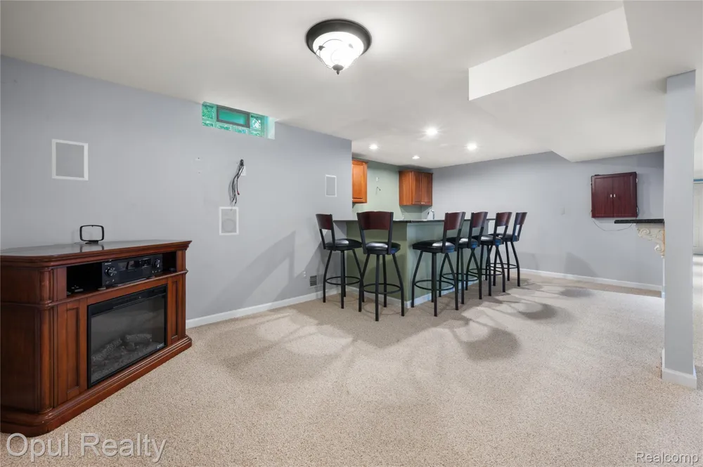 24585 Edgewood Drive Novi City, MI 48374
