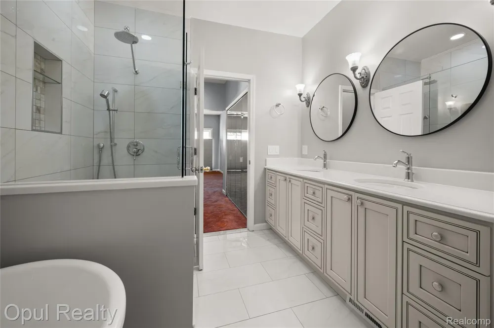 24585 Edgewood Drive Novi City, MI 48374