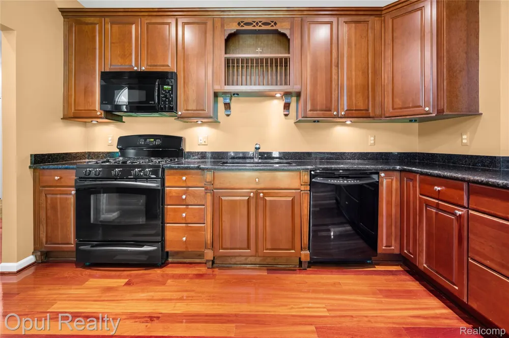 24585 Edgewood Drive Novi City, MI 48374
