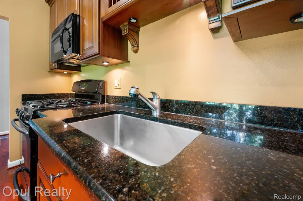 24585 Edgewood Drive Novi City, MI 48374