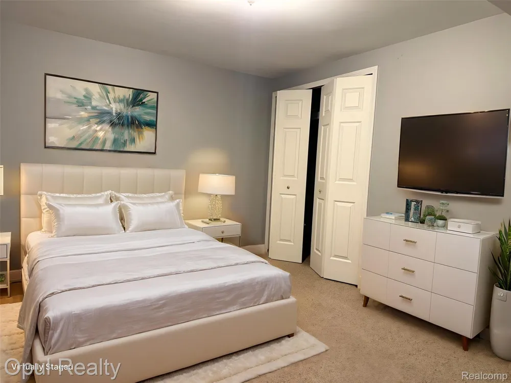 24585 Edgewood Drive Novi City, MI 48374