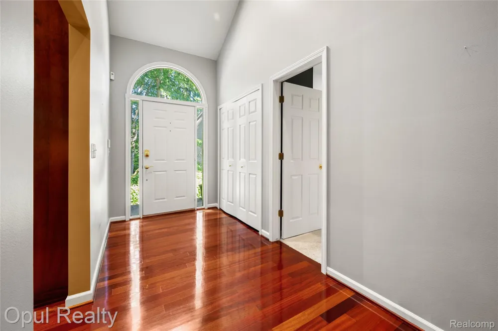 24585 Edgewood Drive Novi City, MI 48374