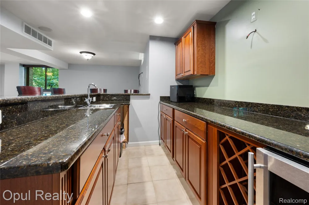 24585 Edgewood Drive Novi City, MI 48374