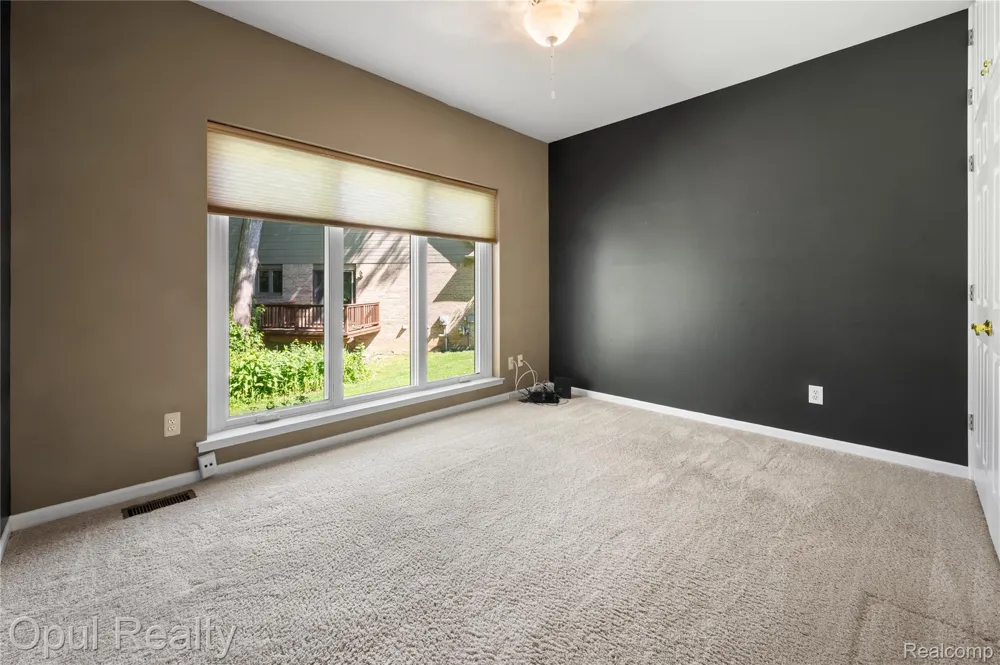24585 Edgewood Drive Novi City, MI 48374