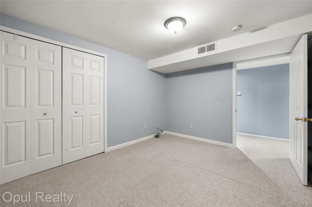 24585 Edgewood Drive Novi City, MI 48374