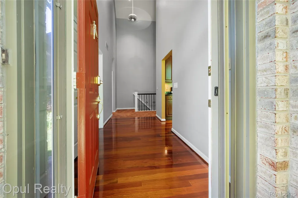 24585 Edgewood Drive Novi City, MI 48374
